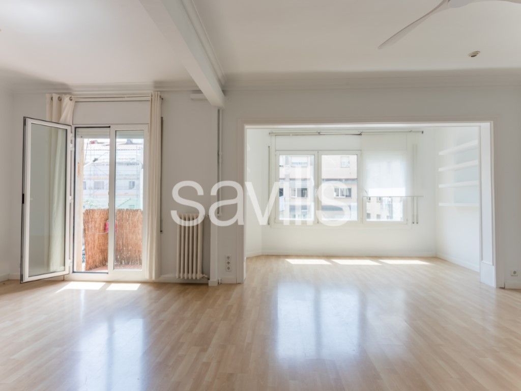 Sala d'estar de Apartament en venda en  Barcelona Capital amb Aire condicionat i Balcó