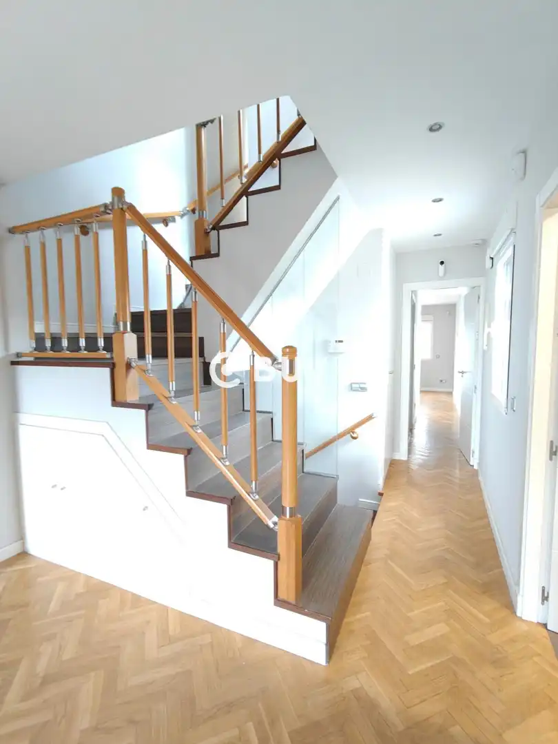 Houses for sale in Madrid  with Air Conditioner and Heating