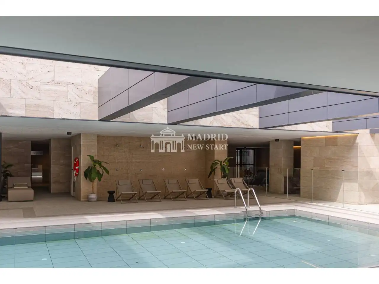 Piscina de Pis de lloguer en Madrid amb Aire condicionat, Calefacció i Traster