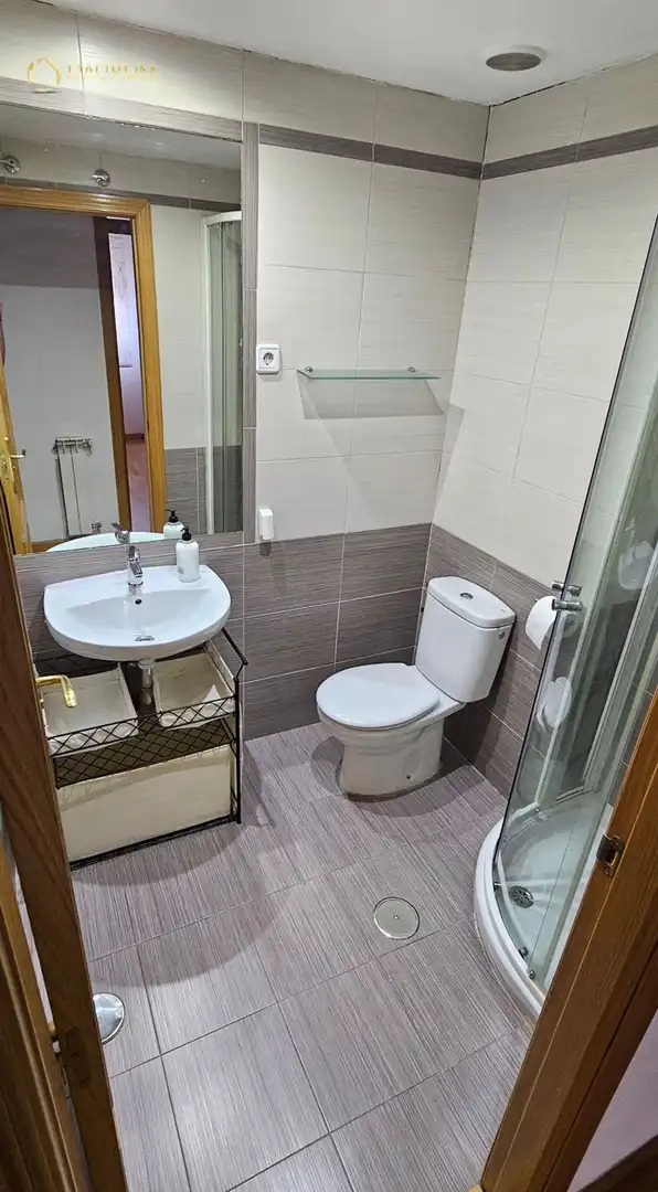 Bathroom of Flat for sale in Madrid  with Heating and Storage room