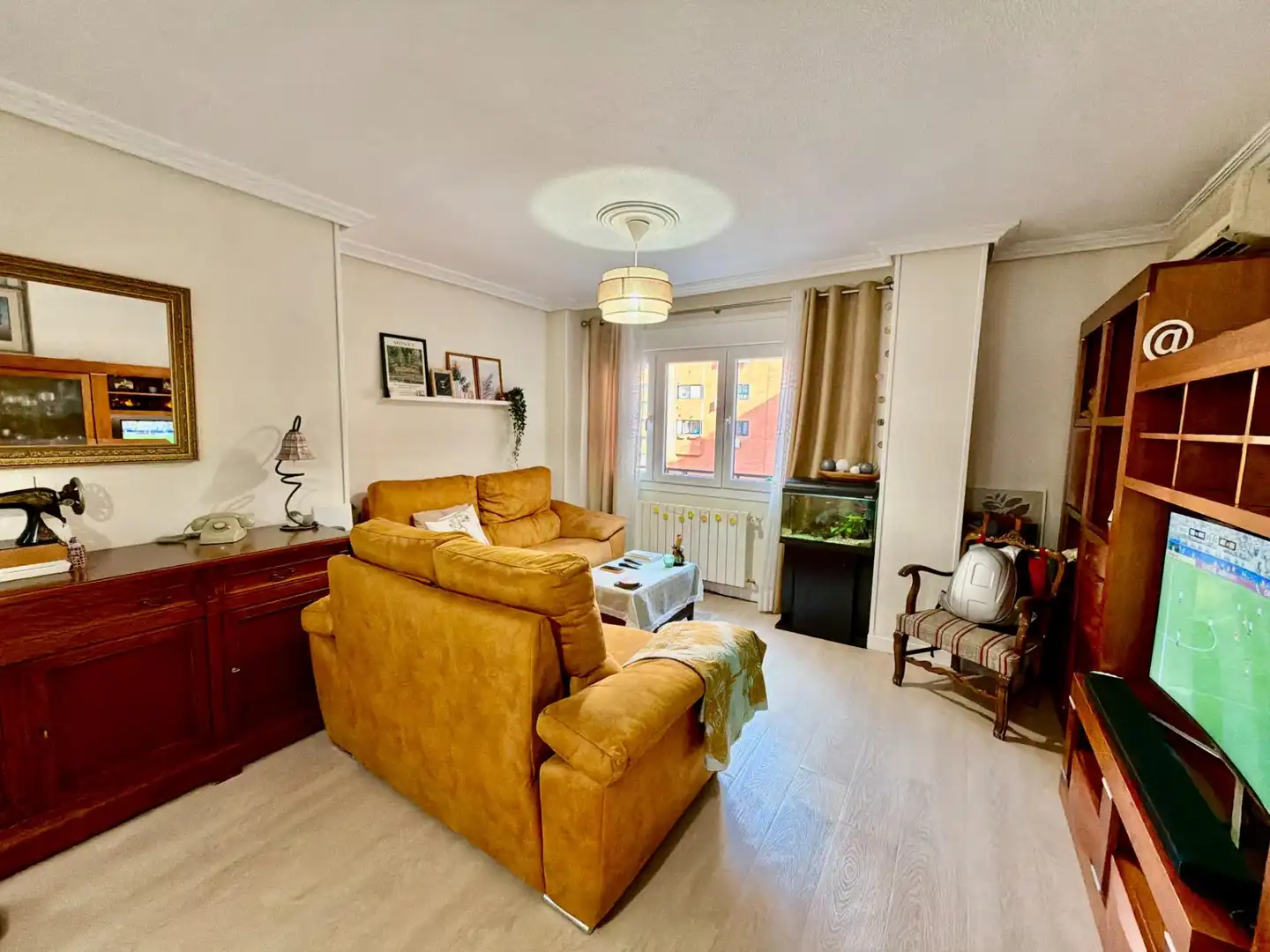Living room of Flat for sale in Madrid  with Air Conditioner, Heating and Storage room