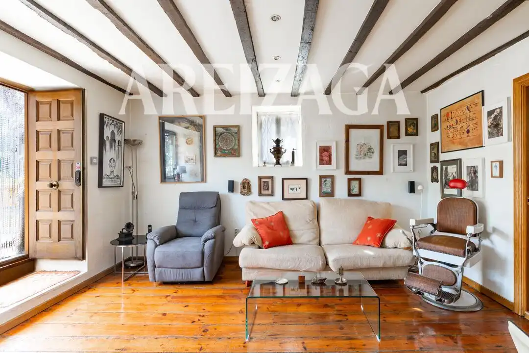 Sala d'estar de Pis en venda en Donostia - San Sebastián  amb Calefacció