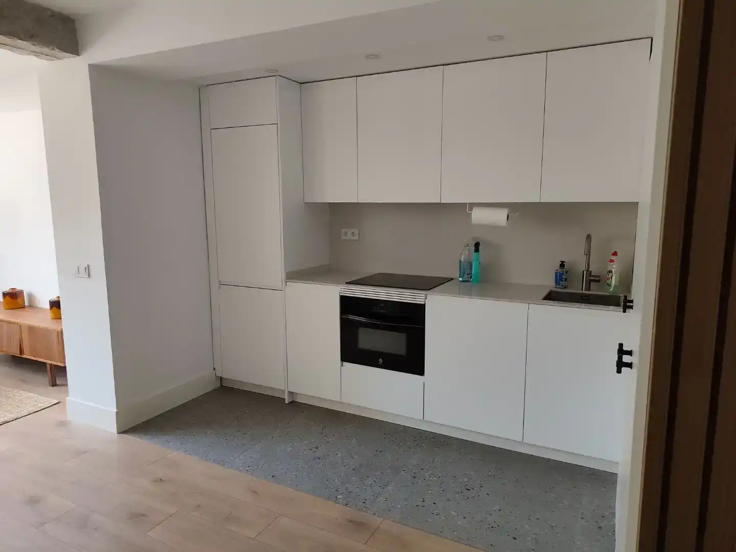 Küche von Wohnung zur Miete in Madrid mit Klimaanlage, Abstellraum und Möbliert
