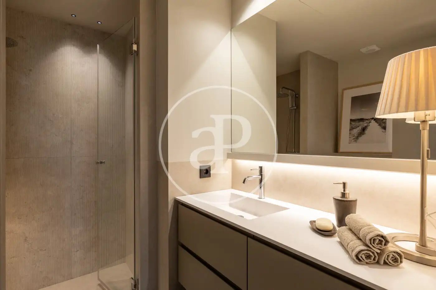 Badezimmer von Wohnung zum Verkauf in Barcelona mit Klimaanlage, Heizung und Terrasse