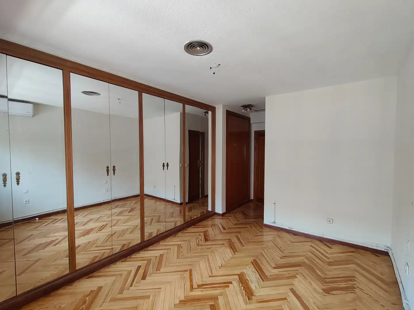 Bedroom of Flat for rent in Getafe  with Air Conditioner, Heating and Parquet flooring