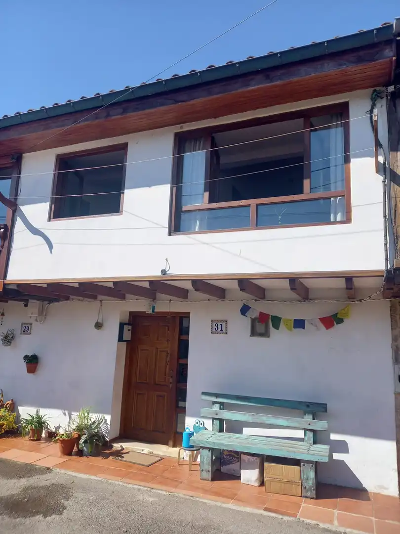 Vista exterior de Casa adosada en venda en Riotuerto amb Calefacció