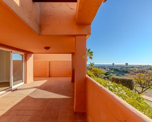 Vista exterior de Apartament de lloguer en Marbella amb Aire condicionat, Terrassa i Piscina