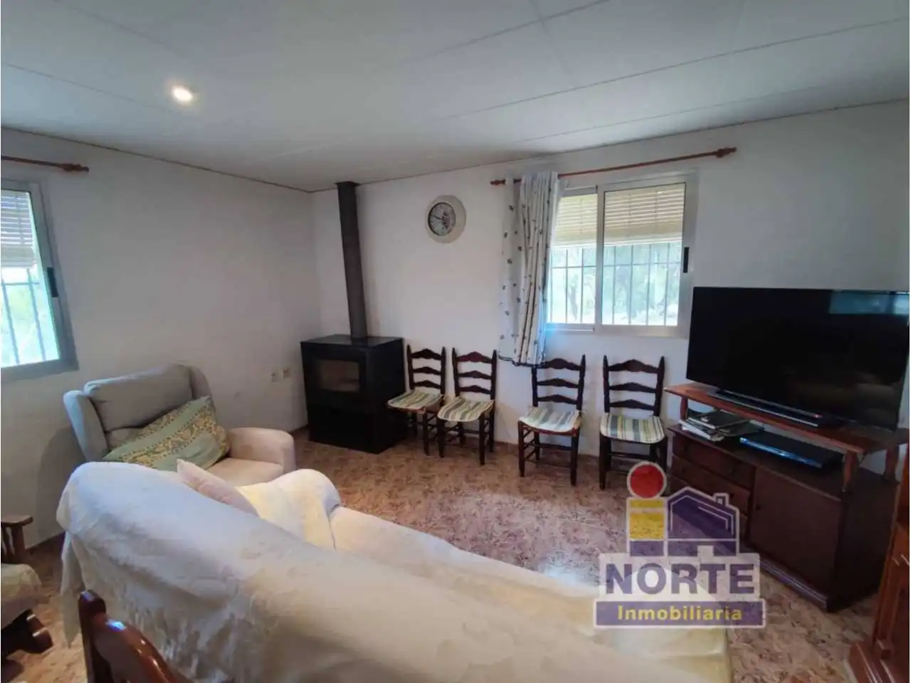 Sala d'estar de Finca rústica en venda en Balones amb Aire condicionat, Jardí privat i Terrassa