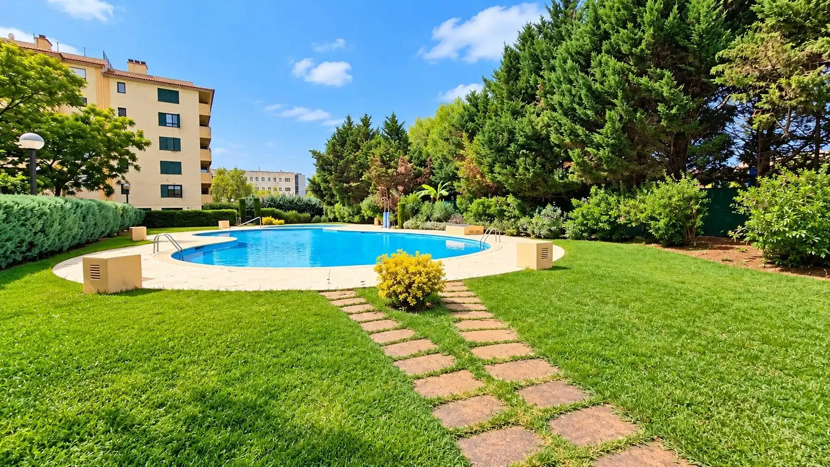 Bajo con piscina en venta en Ponent, imagen 7