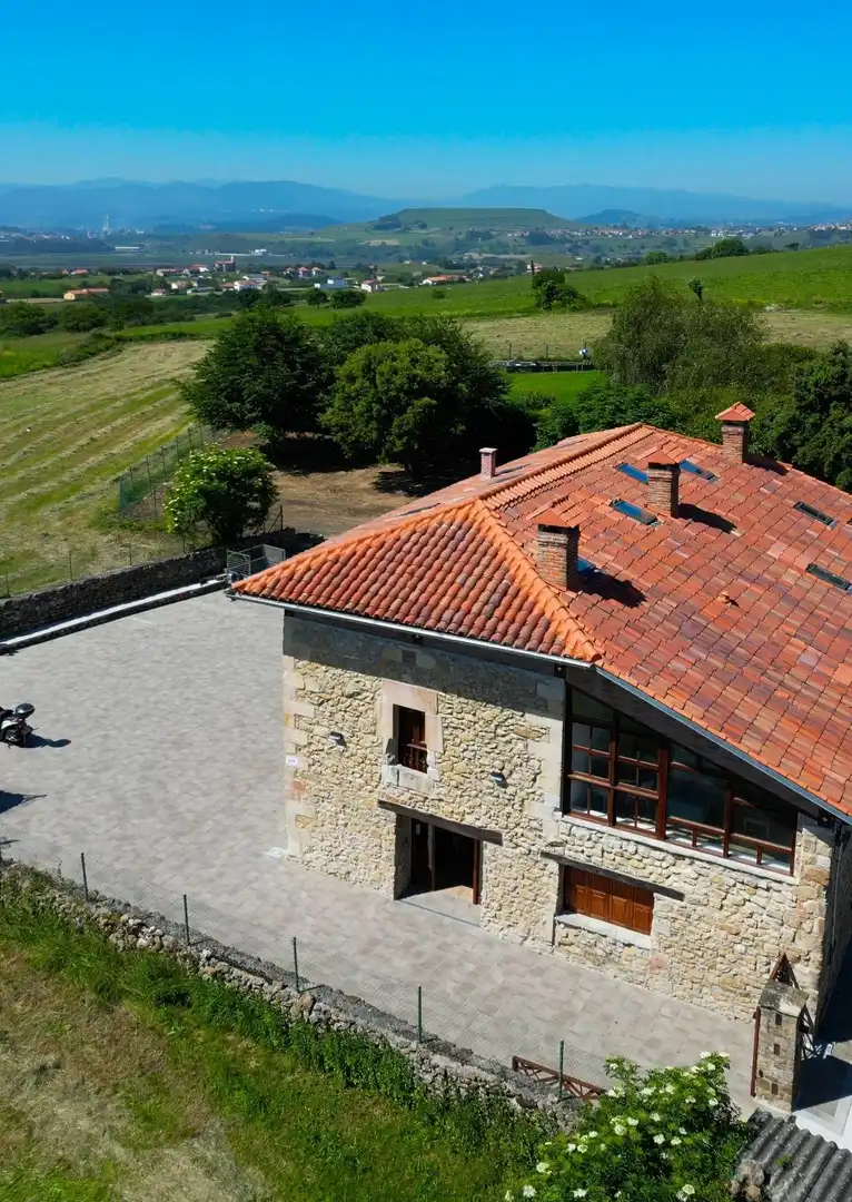 Außenansicht von Erdgeschoss zur Miete in Miengo mit Privatgarten, Terrasse und Möbliert