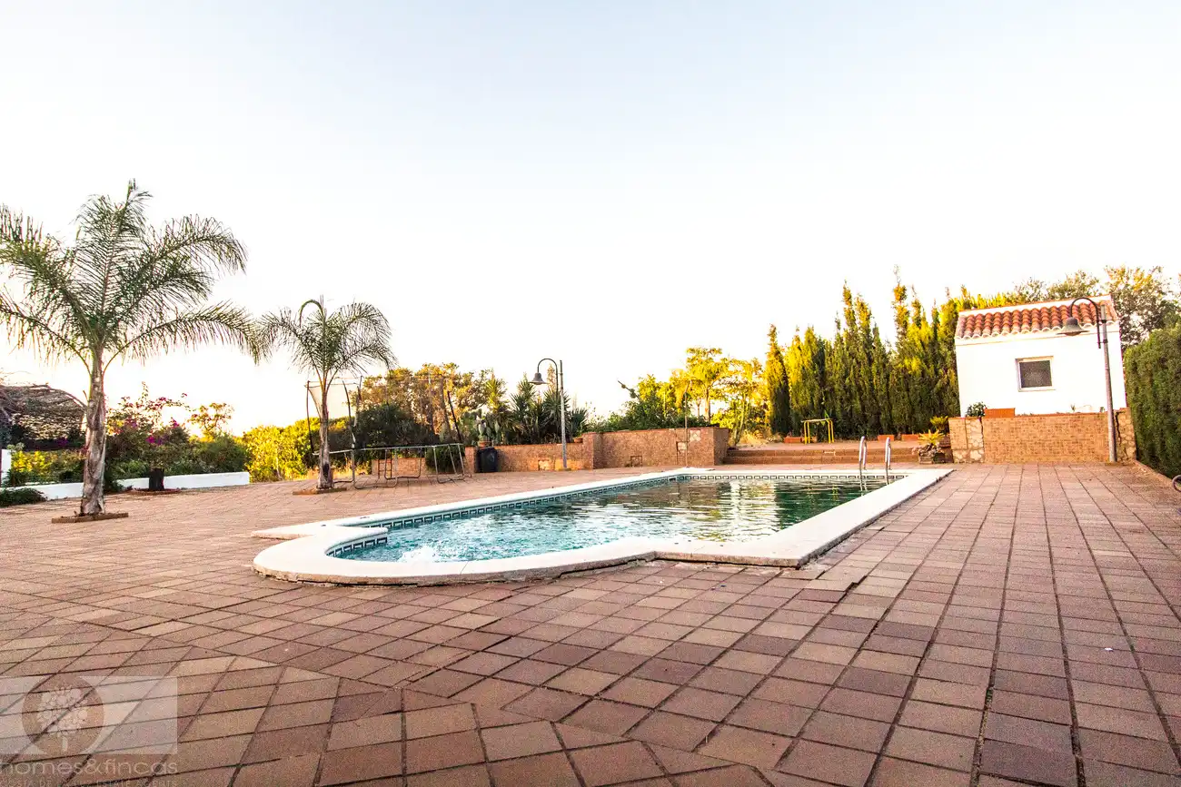 Schwimmbecken von Country house zum Verkauf in Ayamonte mit Schwimmbad und Möbliert