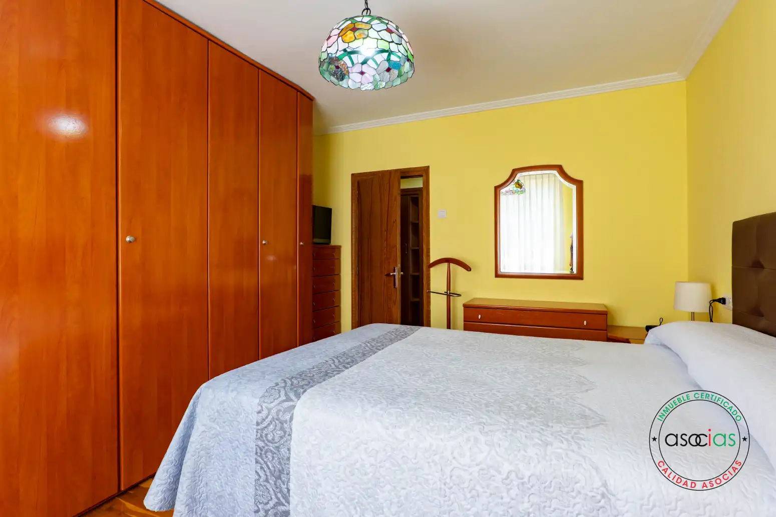Dormitori de Pis en venda en Gijón  amb Calefacció, Parquet i Terrassa