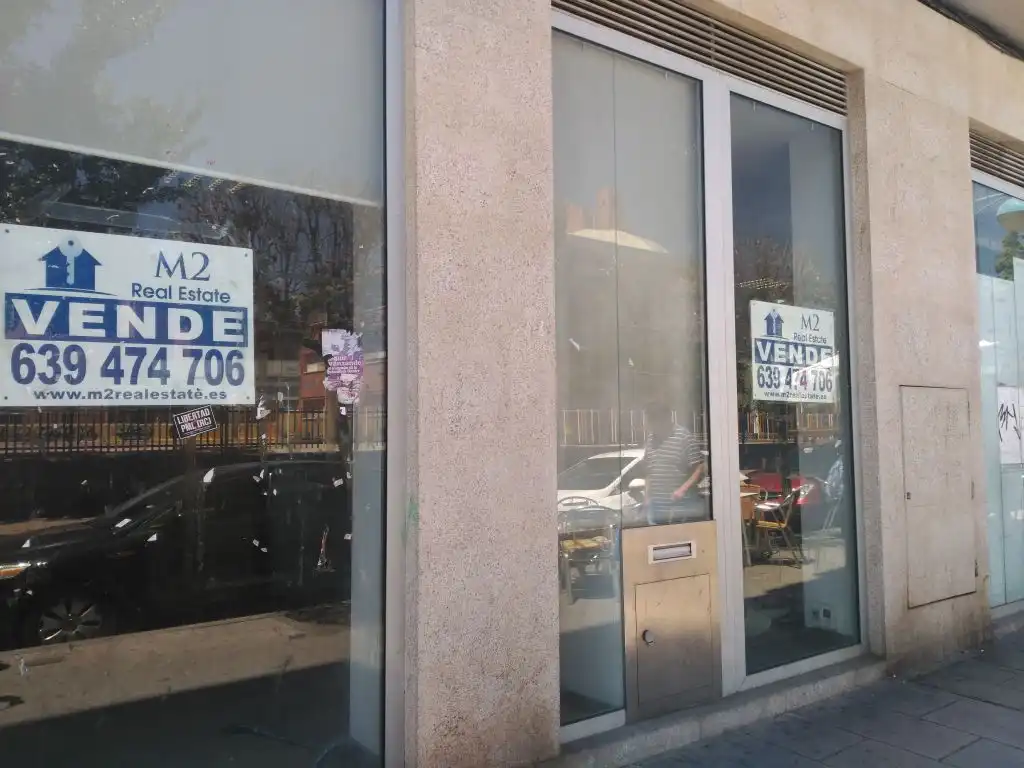Business premises for sale in Avenida de la Universidad
