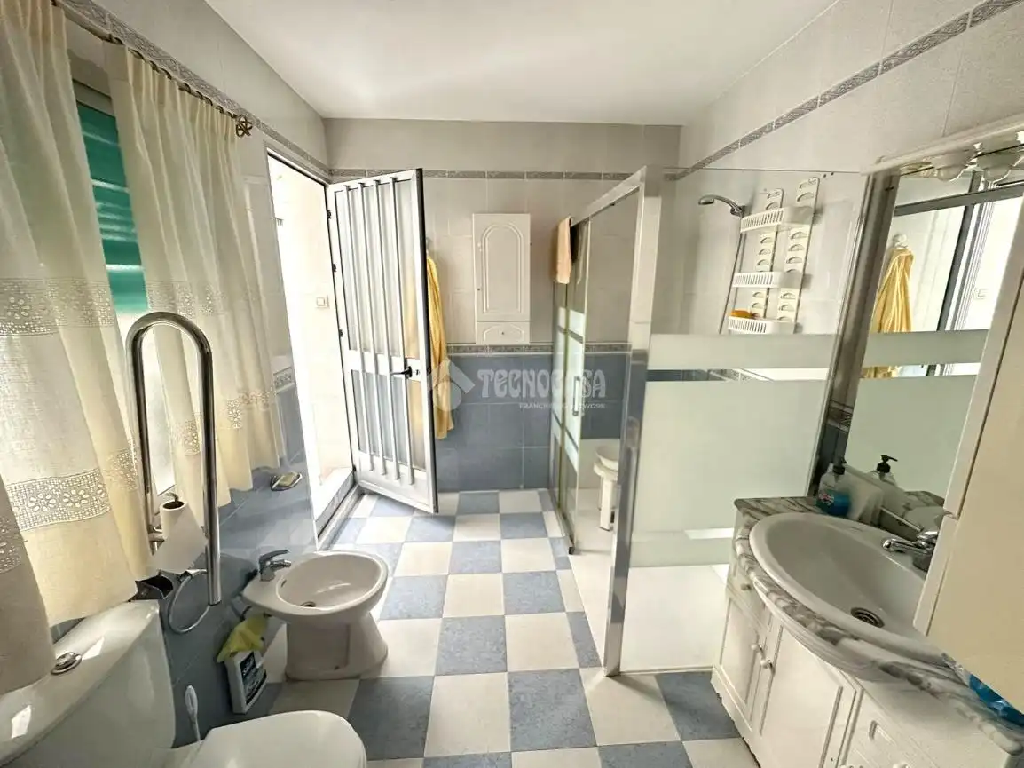 Bathroom of Houses for sale in Jódar, Jaén