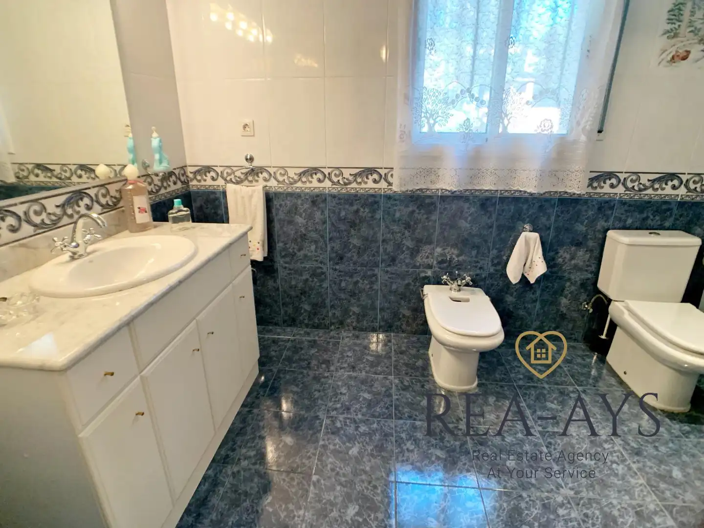 Baño de Casa o chalet en venta en Vallirana con Jardín privado, Terraza y Trastero
