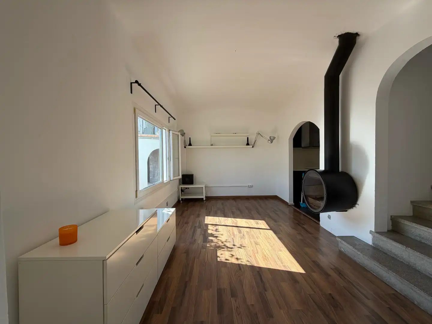 Sala d'estar de Casa adosada en venda en Olot amb Parquet i Terrassa