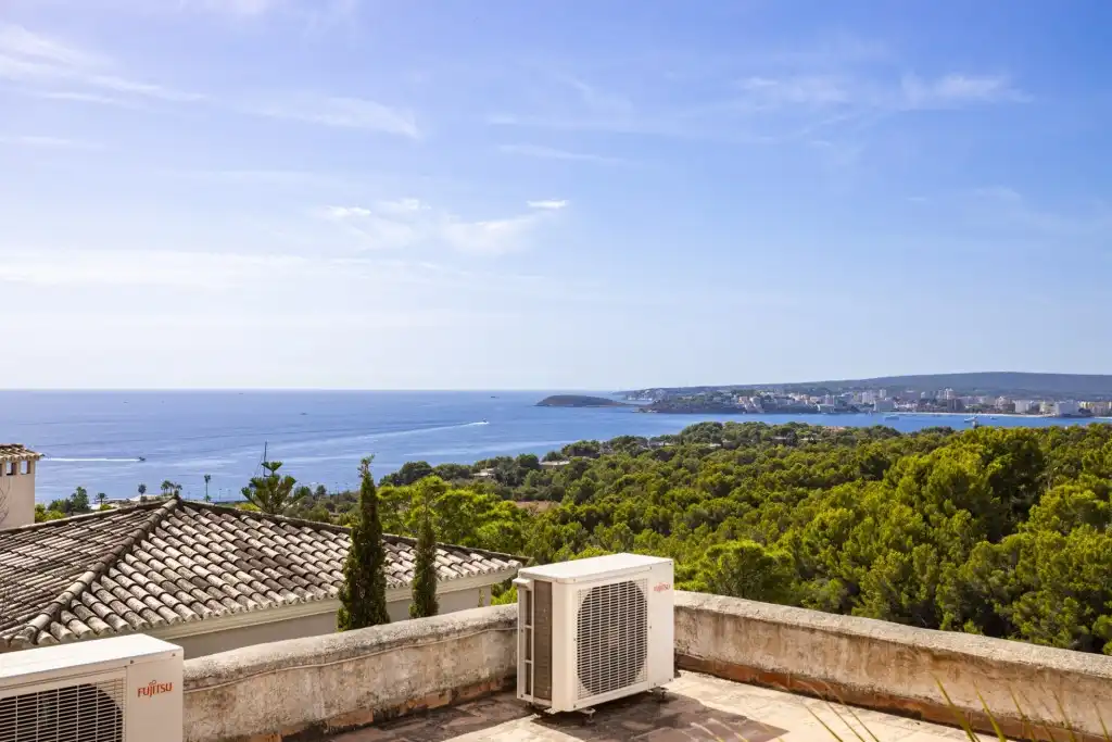 Vista exterior de Casa o xalet en venda en Calvià amb Aire condicionat, Jardí privat i Terrassa