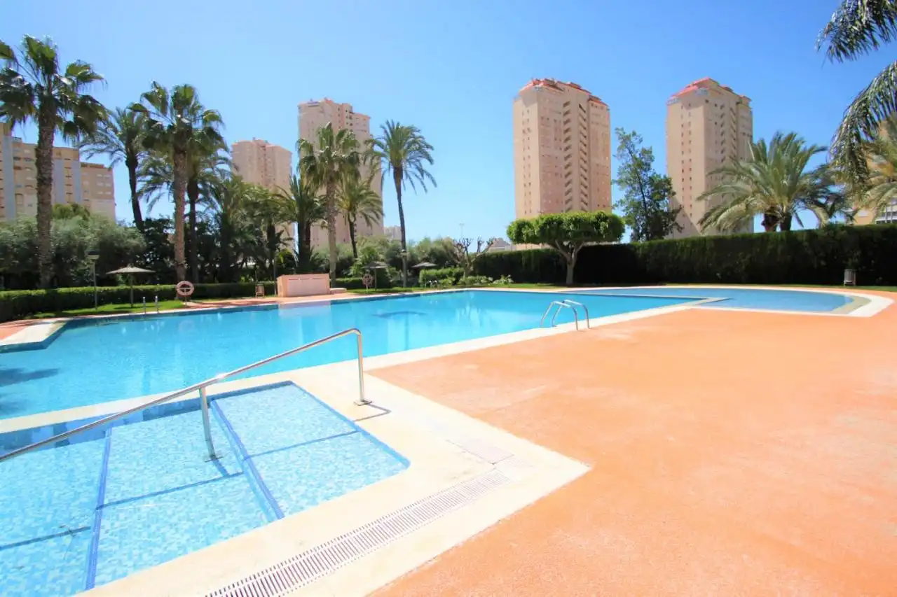 Schwimmbecken von Wohnungen zum Verkauf in El Campello mit Klimaanlage, Heizung und Parkett