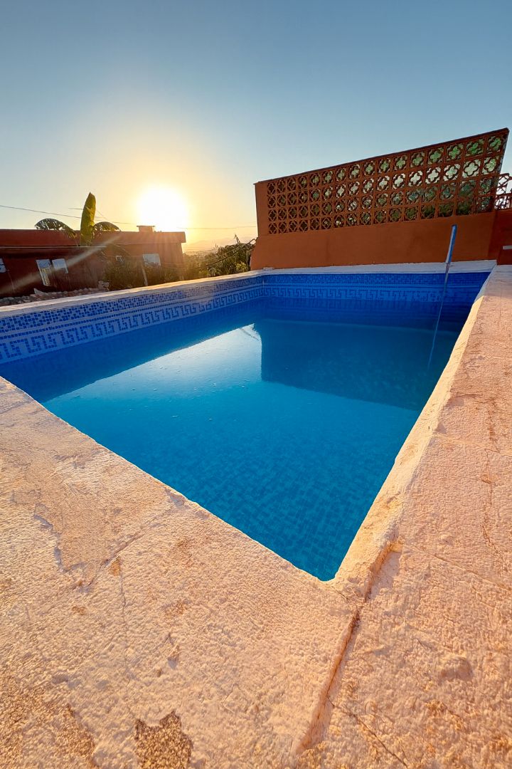 Piscina de Casa o xalet en venda en Cheste amb Aire condicionat, Jardí privat i Terrassa