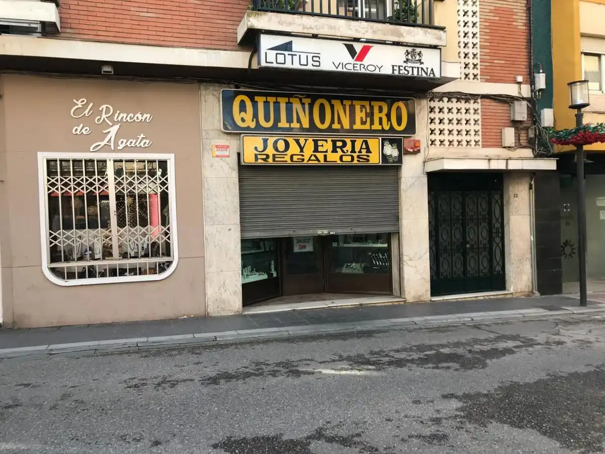 Locale commerciale in affitto a Antón De Jaén