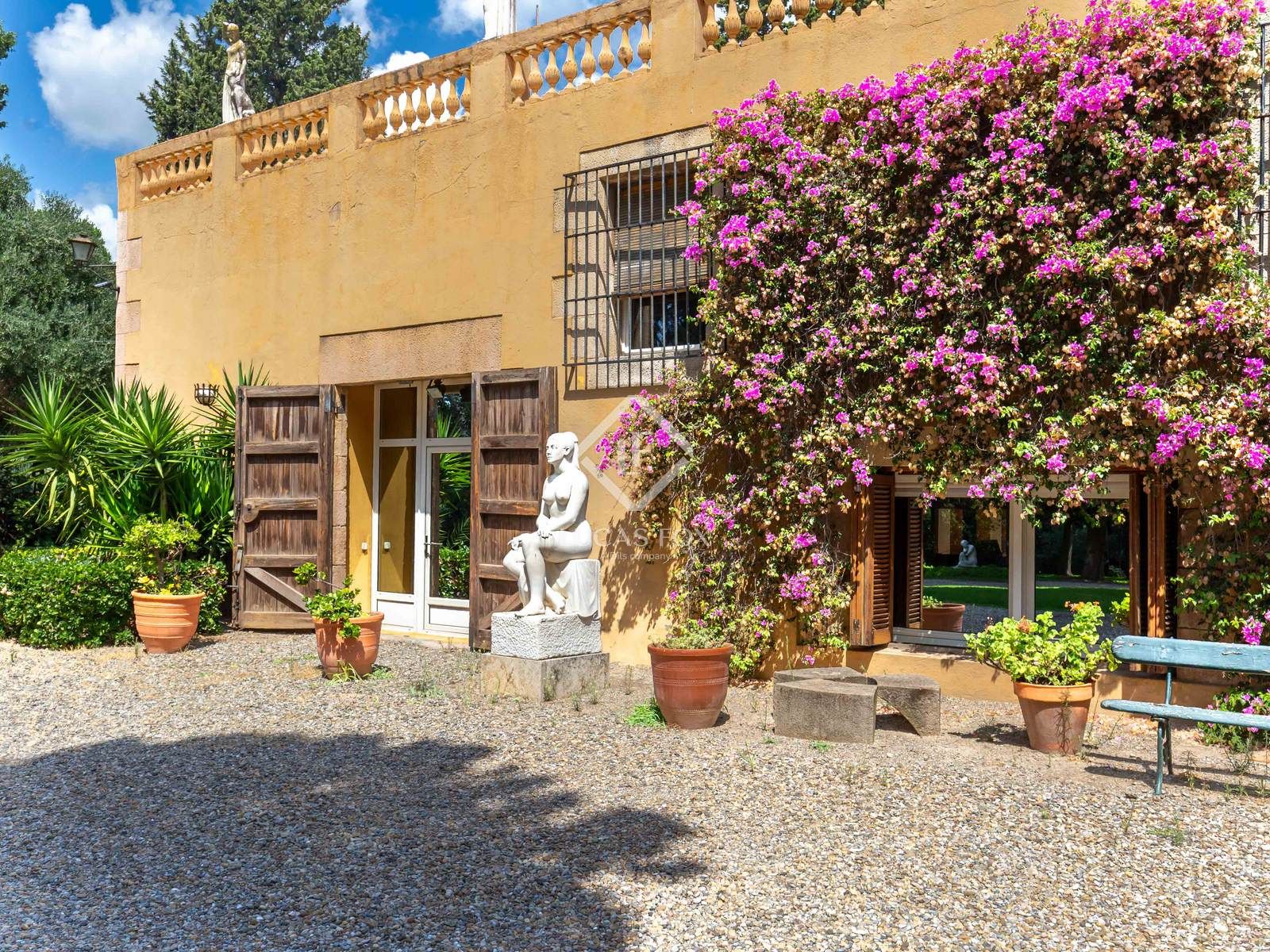 Vista exterior de Casa o xalet en venda en Esplugues de Llobregat amb Aire condicionat, Calefacció i Jardí privat