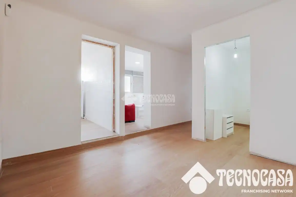 Bedroom of Flat for sale in Barcelona  with Parquet flooring and Alarm