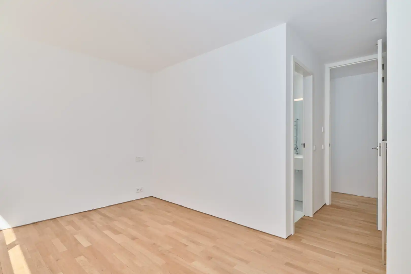 Flat for rent in Calle de Javier Ferrero, 13, Ciudad Jardín