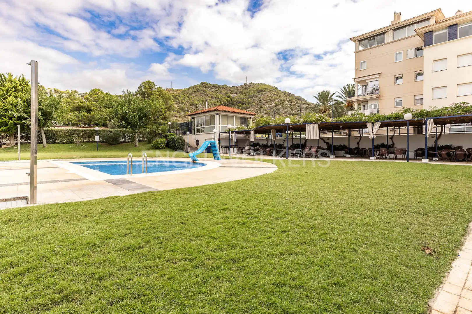 Piscina de Pis de lloguer en Sitges amb Aire condicionat, Calefacció i Terrassa