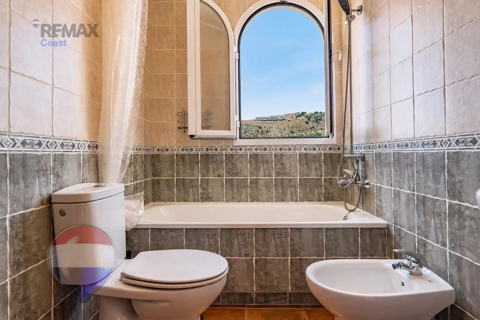 Badezimmer von Einfamilien-Reihenhaus zum Verkauf in Rincón de la Victoria mit Klimaanlage, Terrasse und Abstellraum