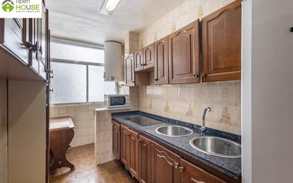 Kitchen of Flat for sale in  Granada Capital