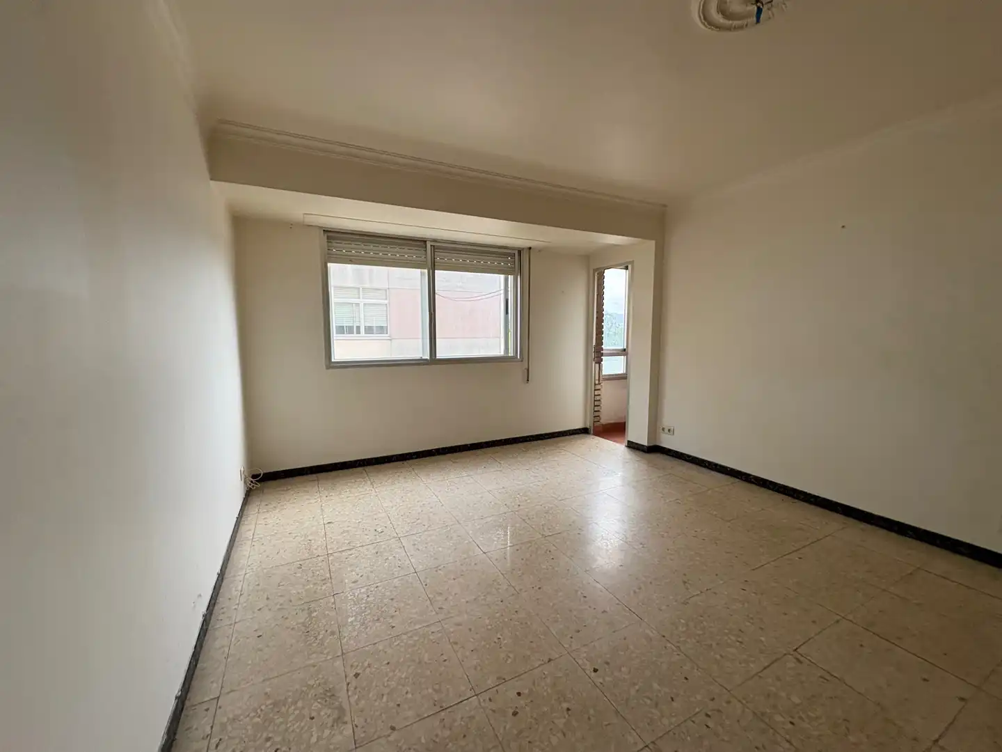 Sala de estar de Piso en venta en Narón con Terraza, Trastero y Balcón