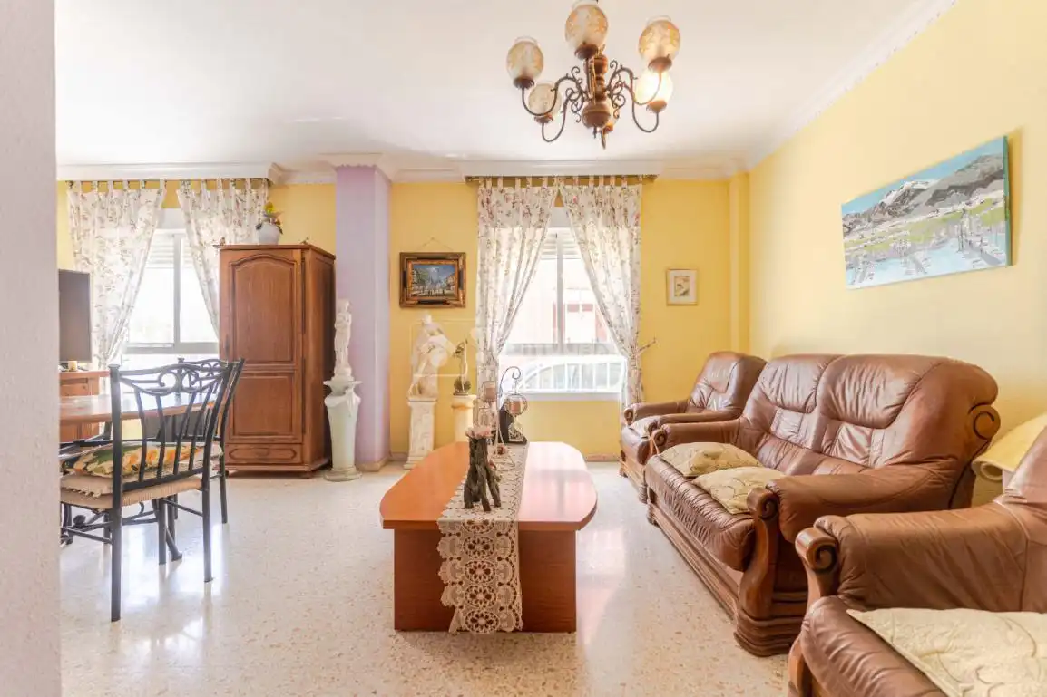 Sala de estar de Casa adosada en venta en Motril con Calefacción y Terraza