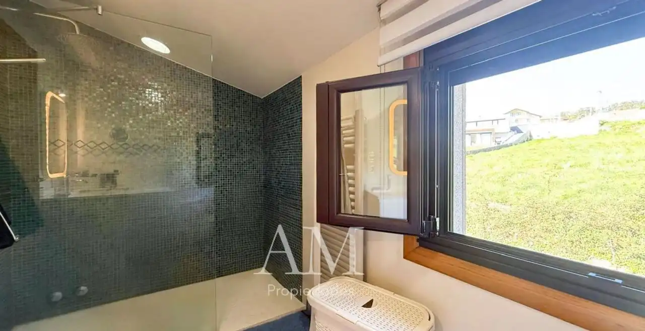 Baño de Casa o chalet en venta en Vigo  con Calefacción, Jardín privado y Terraza