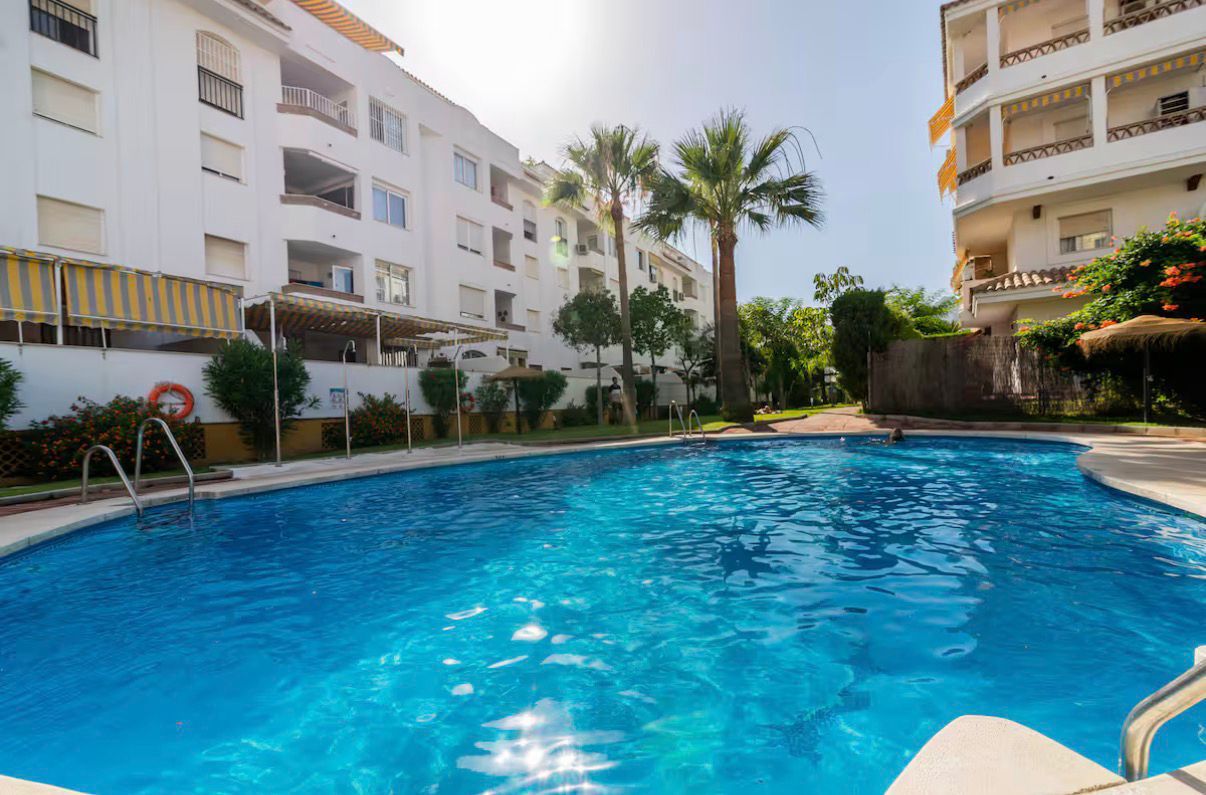 Swimming pool of Flat to rent in Benalmádena  with Air Conditioner, Heating and Terrace