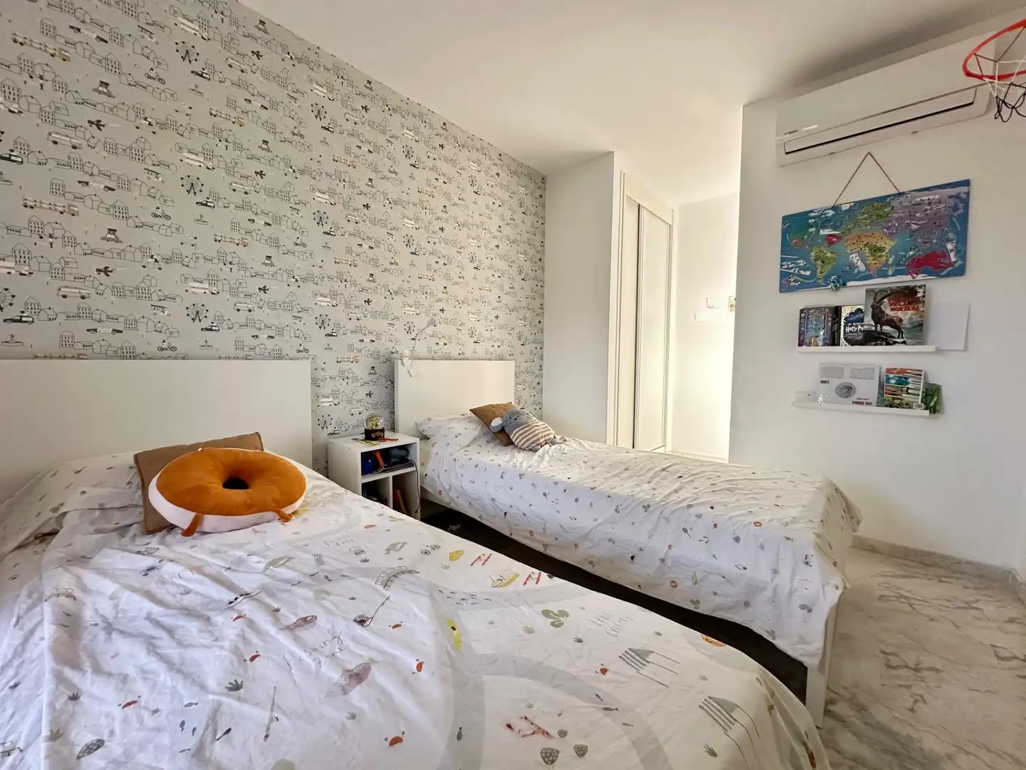 Dormitori de Àtic en venda en Marbella amb Aire condicionat, Jardí privat i Terrassa