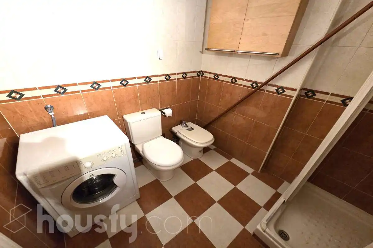 Baño de Piso de alquiler en Madrid con Aire acondicionado, Calefacción y Trastero