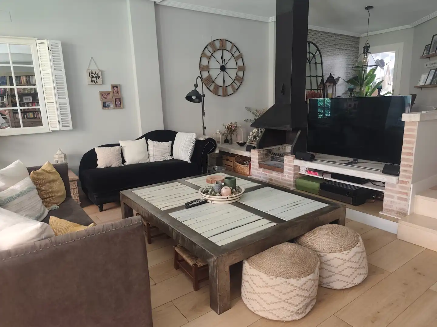 Wohnzimmer von Einfamilien-Reihenhaus zum Verkauf in Algete mit Klimaanlage, Heizung und Privatgarten