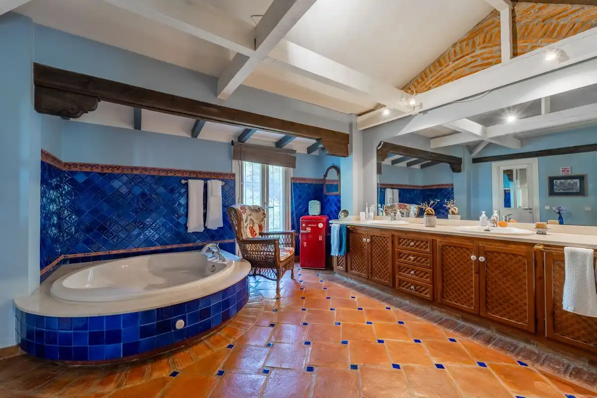 Bathroom of Houses for rent in Benahavís  with Air Conditioner, Heating and Private garden
