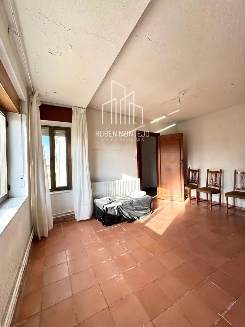 Sala de estar de Casa adosada en venta en Gomecello con Calefacción, Terraza y Trastero
