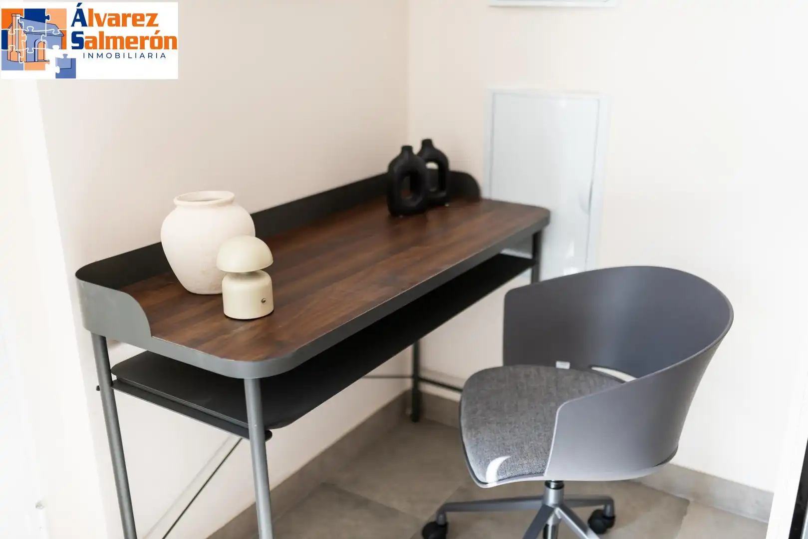 Study for sale in Granada  with Air Conditioner, Heating and Furnished