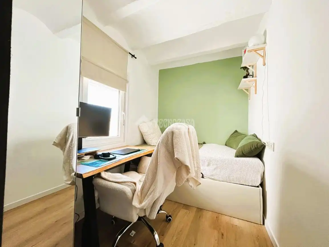 Habitación de Piso en venta en L'Hospitalet de Llobregat con Aire acondicionado, Terraza y Amueblado