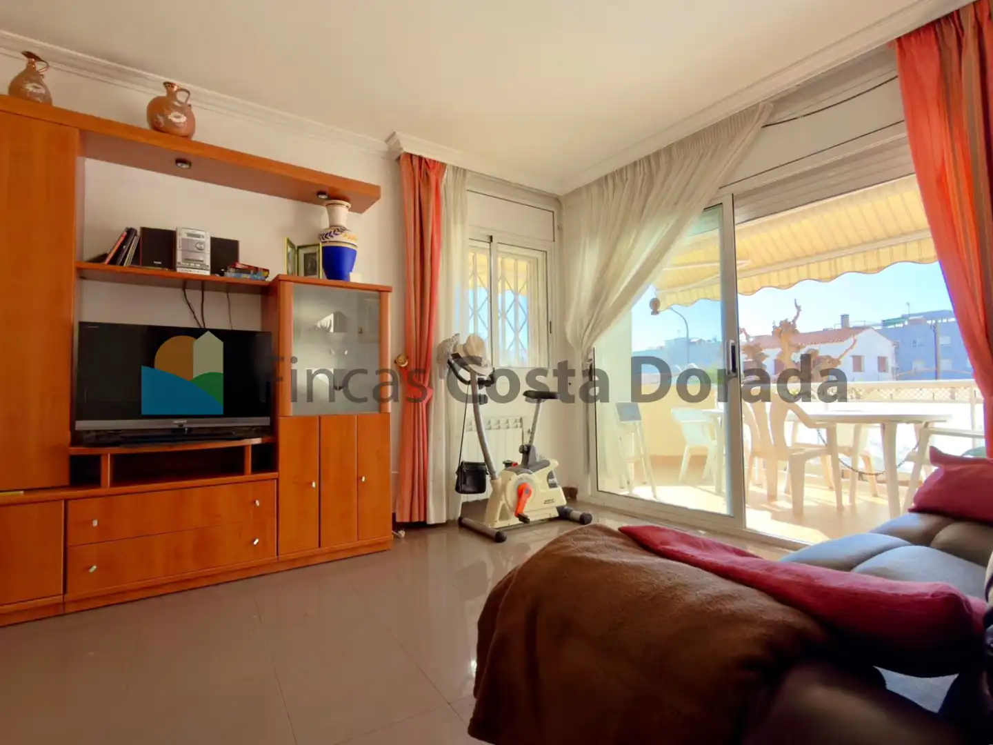 Vista exterior de Planta baja en venta en Cubelles con Aire acondicionado, Calefacción y Jardín privado