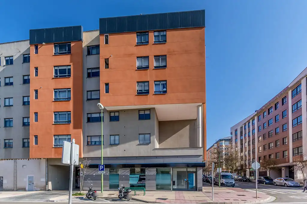 Vista exterior de Local en venta en Burgos Capital