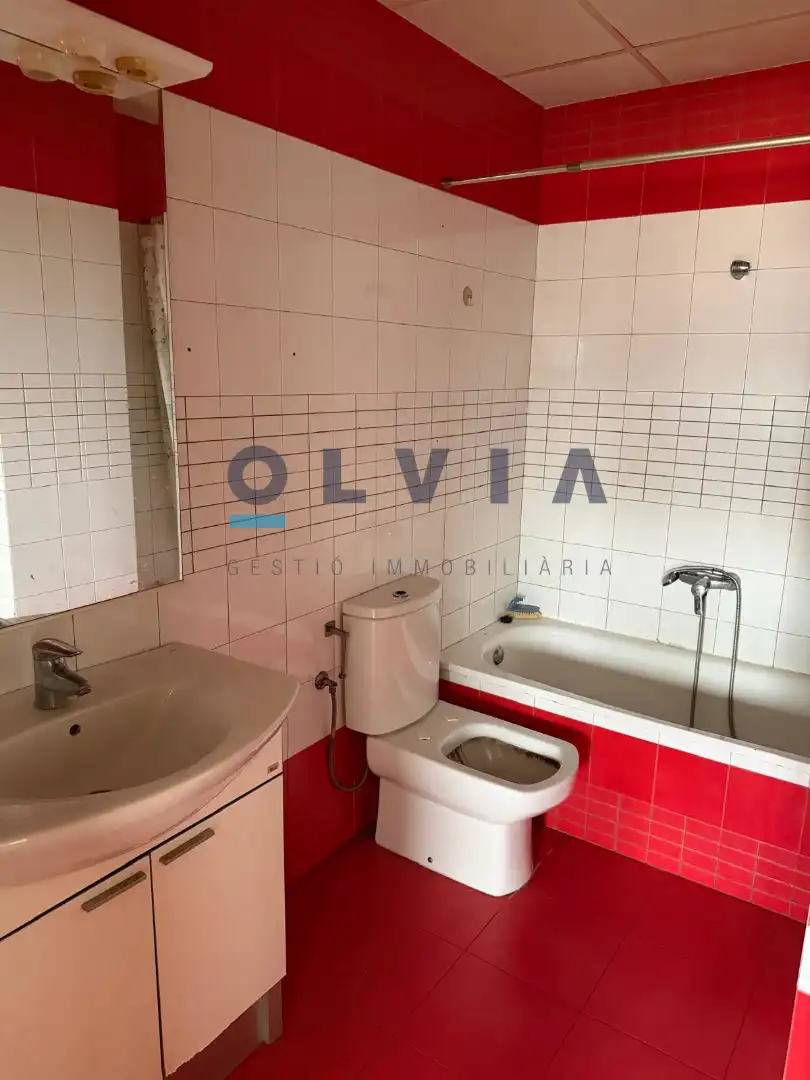 Badezimmer von Wohnung zum Verkauf in Deltebre mit Balkon
