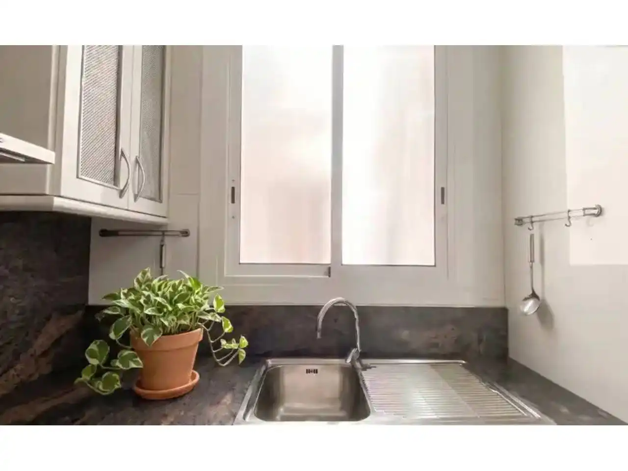 Küche von Wohnung zum Verkauf in Sitges mit Klimaanlage, Heizung und Terrasse