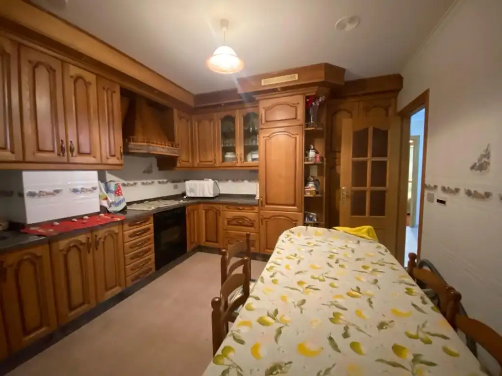 Cocina de Casa o chalet en venta en O Irixo con Calefacción, Jardín privado y Parquet