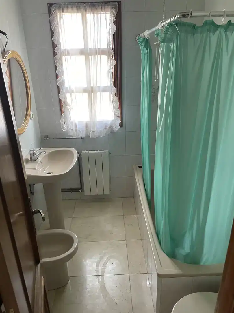 Bathroom of Houses for rent in Simancas  with Private garden, Storage room and Furnished