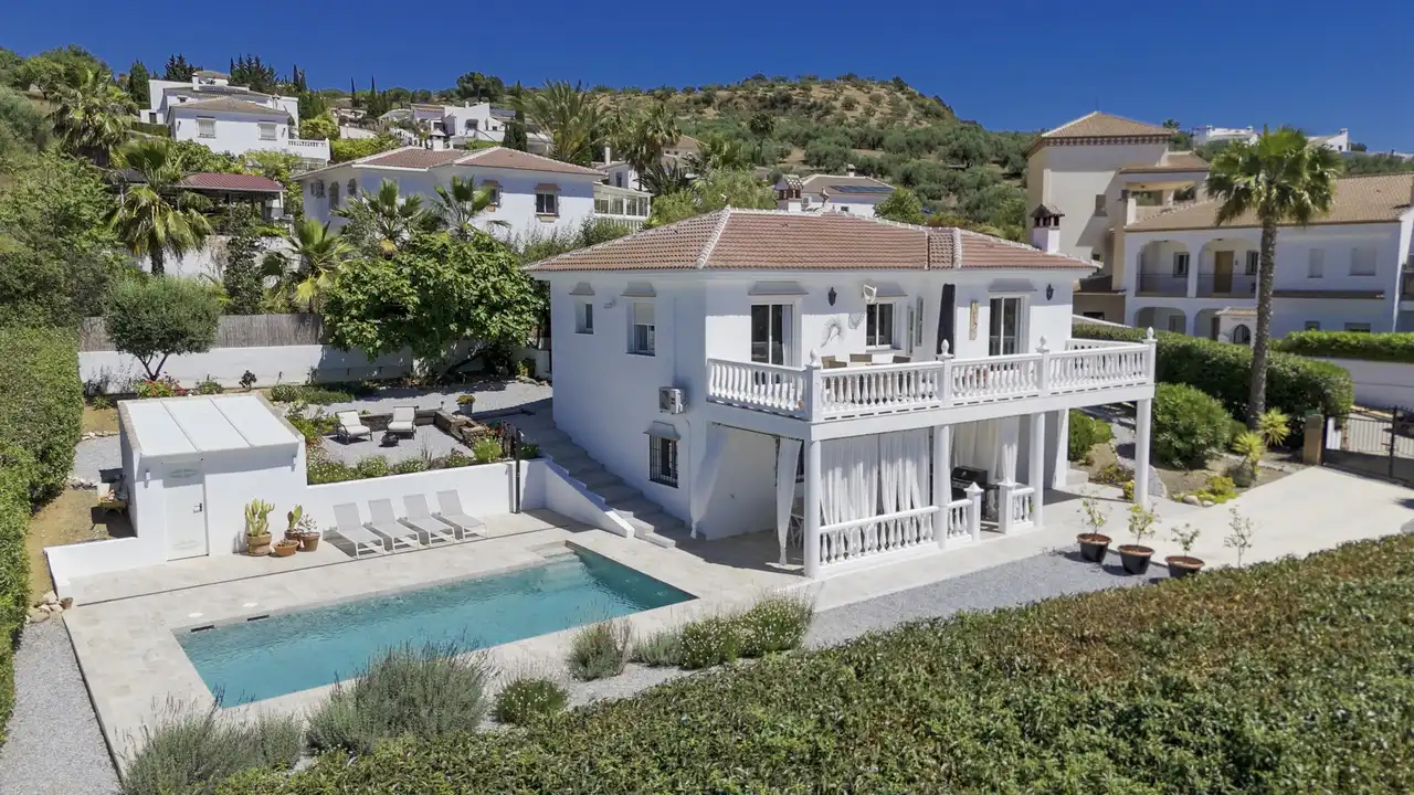 Vista exterior de Casa o chalet en venta en Alcaucín con Aire acondicionado y Piscina