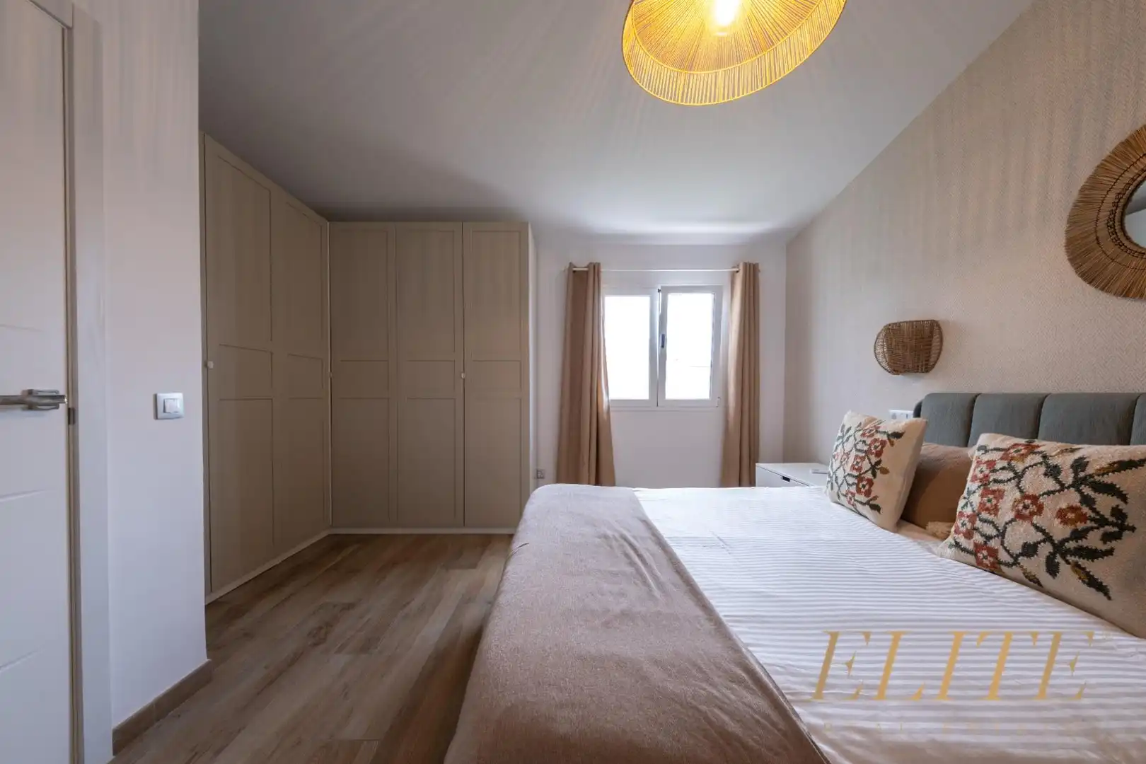 Bedroom of Detached homes for sale in San Bartolomé de Tirajana  with Air Conditioner, Private garden and Parquet flooring