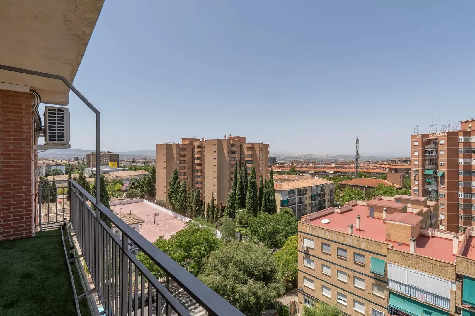 Dormitori de Pis de lloguer en Granada amb Aire condicionat, Calefacció i Jardí privat